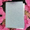 Seedgirls Karte - blau, handgeschöpft aus Altpüapier, hangeprägt mit Schmetterlingen