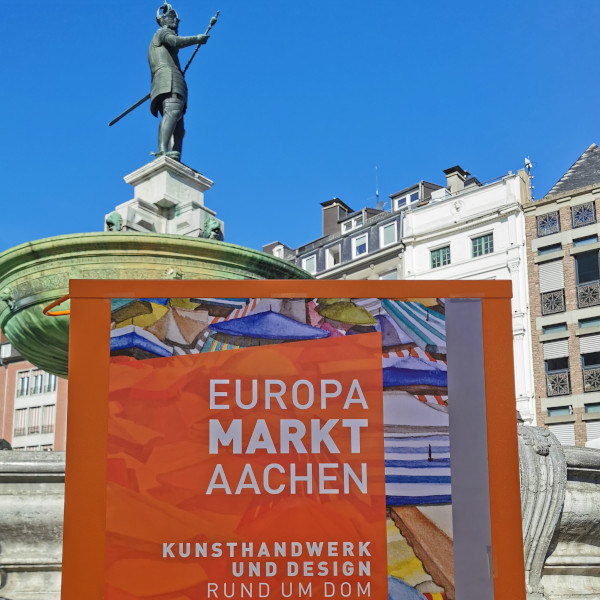 Seedgirls auf dem Europamarkt Aachen 2022 vor dem Karlsbrunnen